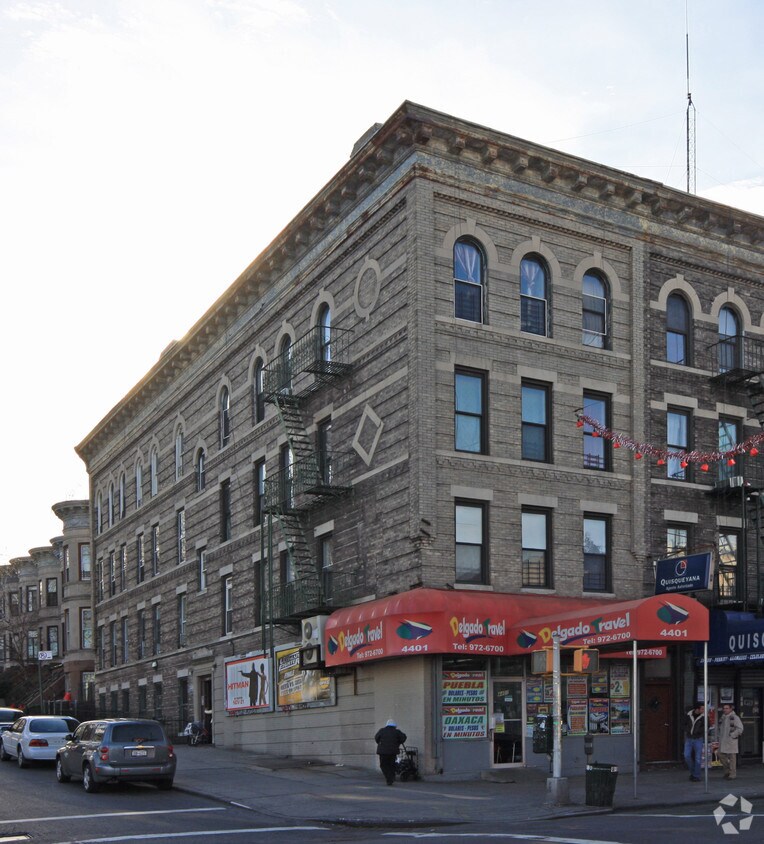 Primary Photo - 4401 5th Ave