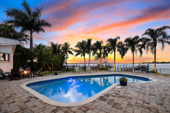 Foto del edificio - 1200 SW Dyer Point Rd