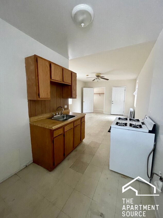 Foto principal - 5011 W Cermak Rd