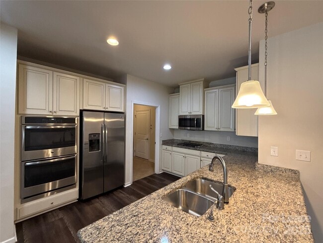 Building Photo - 11060 Discovery Dr NW