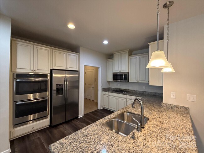 Foto del edificio - 11060 Discovery Dr NW