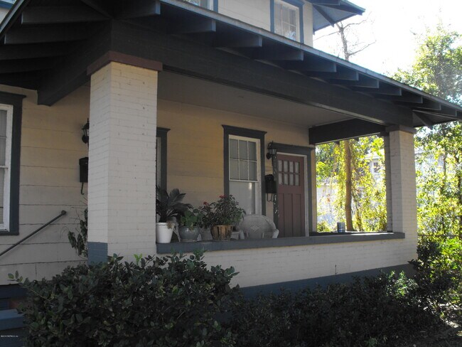 Foto del edificio - 2104 Dellwood Ave