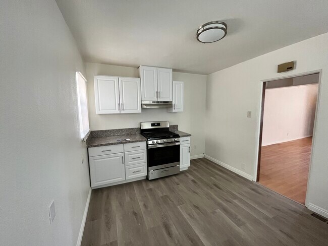 Foto del edificio - 3143 Poplar Blvd