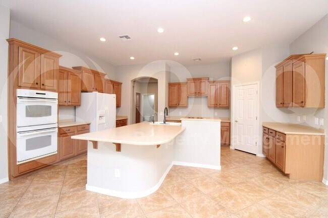 Building Photo - 5621 N Lyle Ct