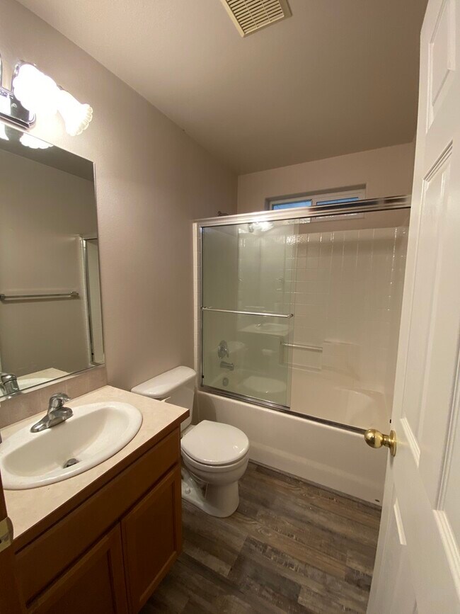 Foto del edificio - 2561 W Berkley Ln