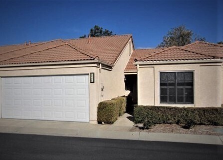 Foto principal - Charming 2 bed 2 bath in west side of Heme...