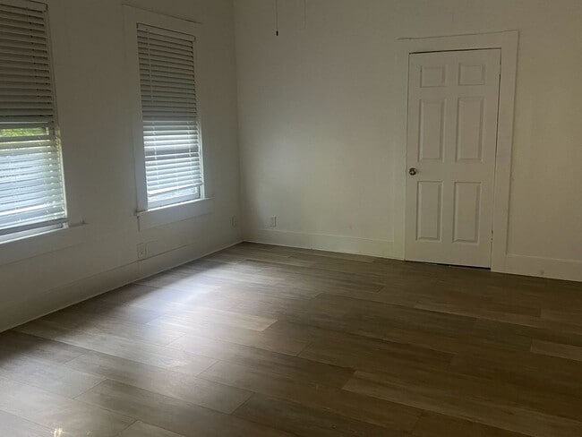Foto del edificio - 1380 Live Oak St