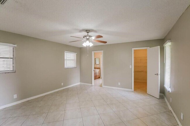 Foto del edificio - 11179 NW 18th Ct