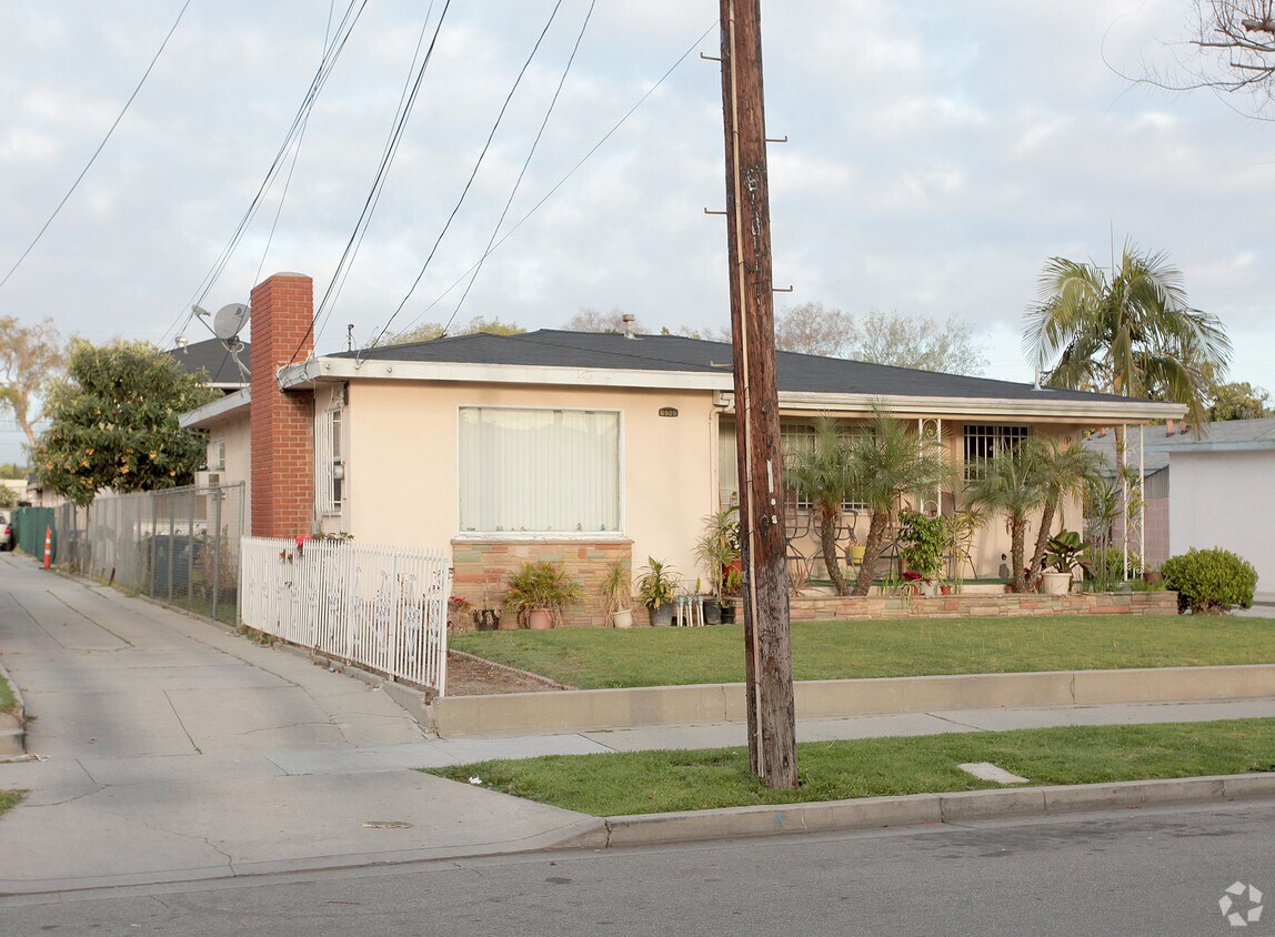 Foto del edificio - 6925 Vinevale Ave