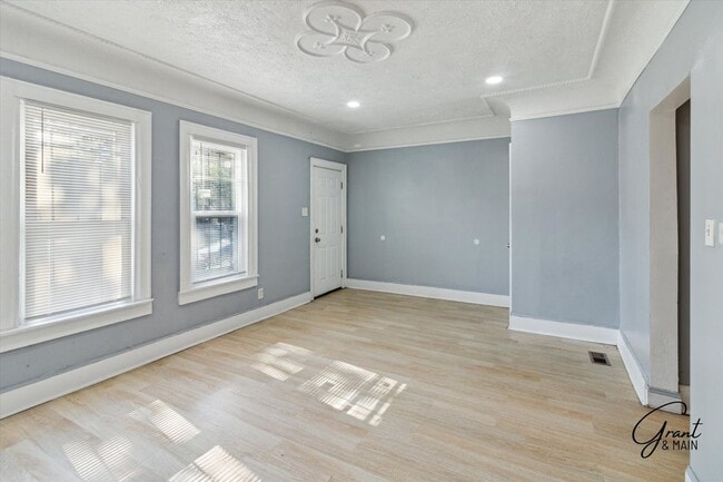 Building Photo - 12107 Stoepel St