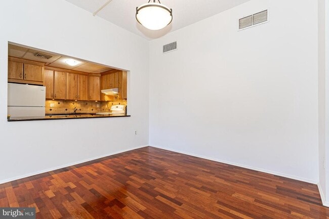 Building Photo - 1 Markham Rd