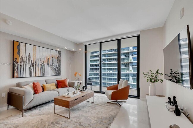Building Photo - 1010 Brickell Ave