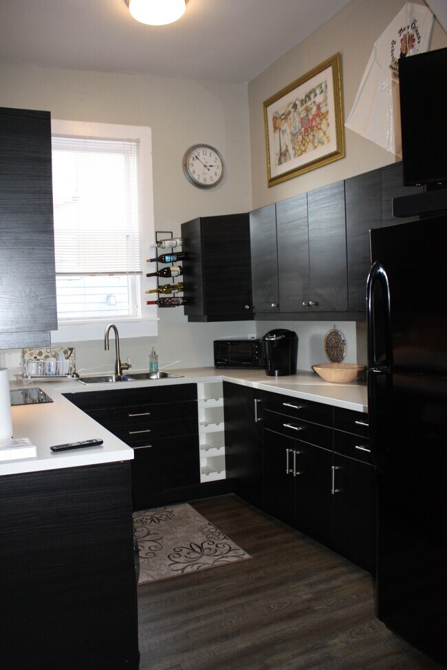 Fully equipped kitchen - 4516 Saint Claude Ave