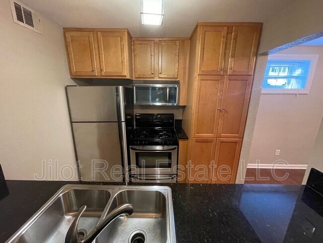 Building Photo - 1445 Monroe Dr NE
