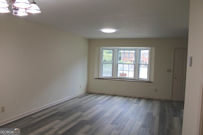 Foto del edificio - 1233 Sweet Pine Dr