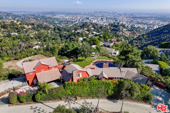 Foto del edificio - 3050 Runyon Canyon Rd