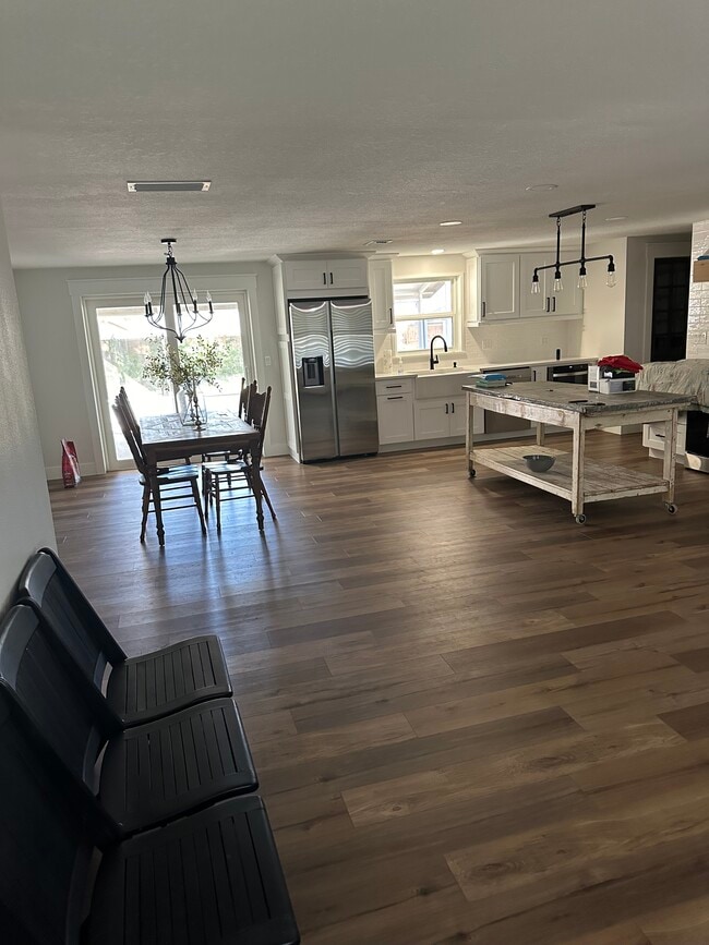 Building Photo - 508 Hillpine Way