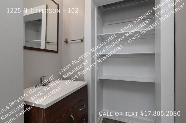 Foto del edificio - 1225 N Jefferson-102