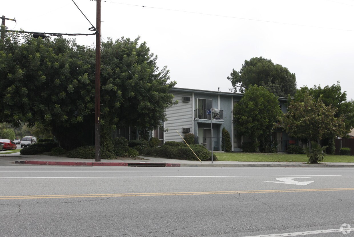 Building Photo - 12221 Oxnard