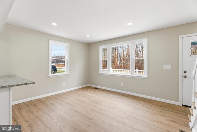 Foto del edificio - 706 Sue Grove Rd