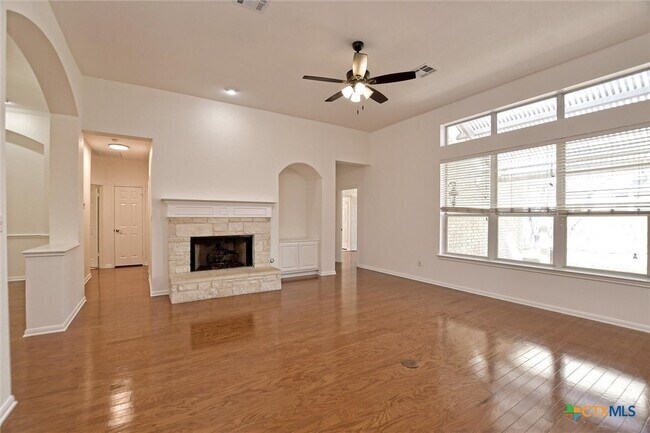 Foto del edificio - 2632 Henley Dr