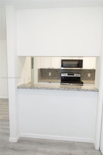 Foto del edificio - 4561 W McNab Rd