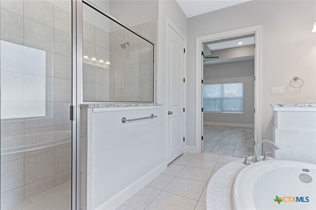 Building Photo - 620 Carriage House