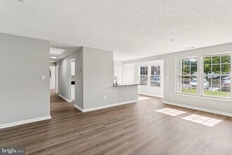 Building Photo - 699 Winding Stream Way