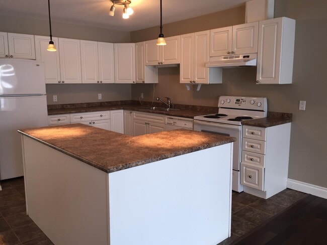 Building Photo - 7916-7988 88 Ave