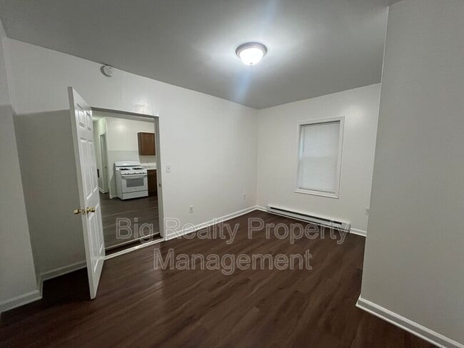 Foto del edificio - 29 N Main St