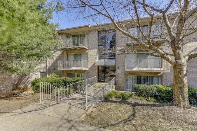 Building Photo - Acclaim at Alexandria