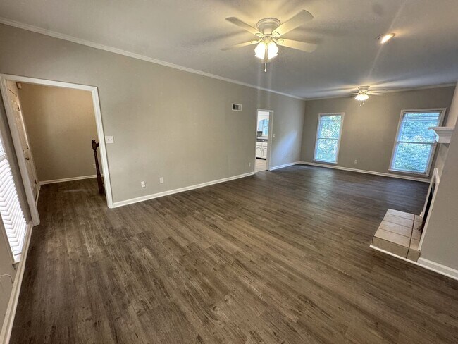 Building Photo - Five Points 6br House