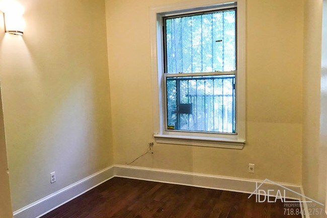 Building Photo - 462 Park Pl