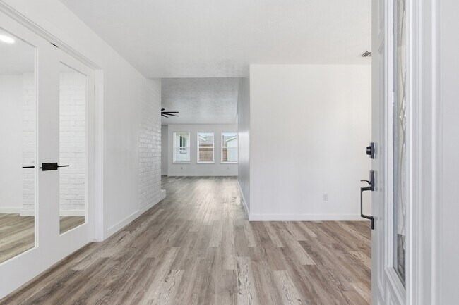 Foto del edificio - 2906 Colonial Dr