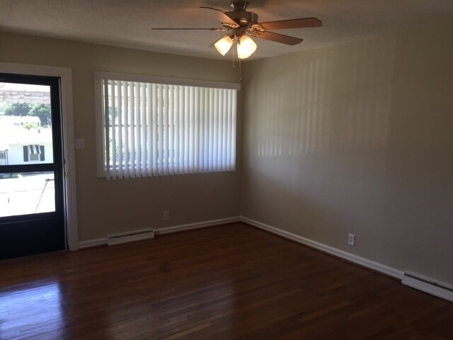 Building Photo - 3 BR with large remodeled kitchen convenie...