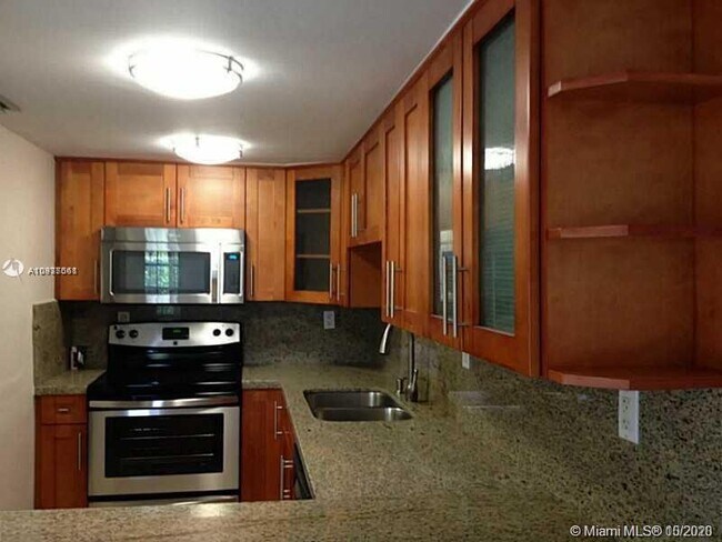 Building Photo - 1990 Brickell Ave