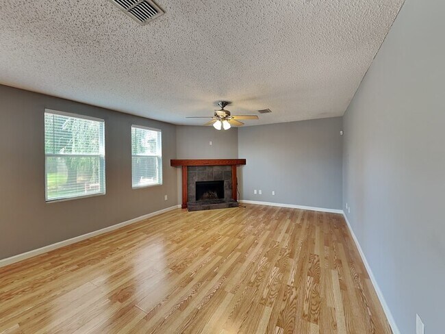 Foto del edificio - 3512 Clydesdale Dr