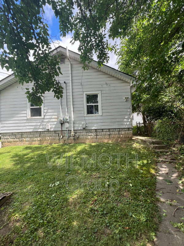 Building Photo - 854 N Bradley Ave