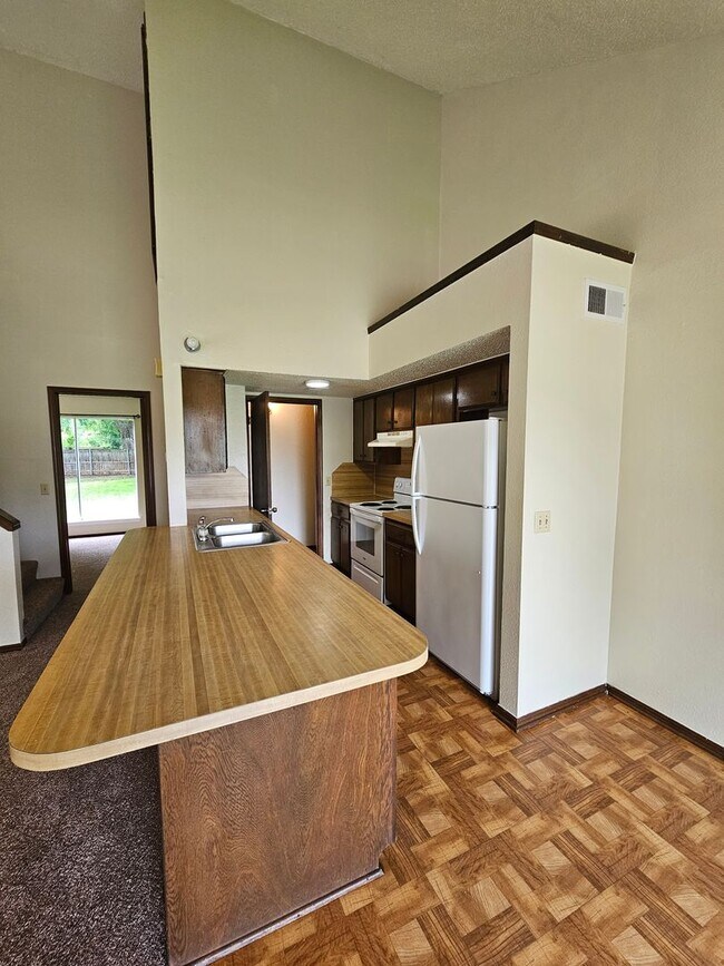 Foto del edificio - West Norman Duplex Avail NOW!