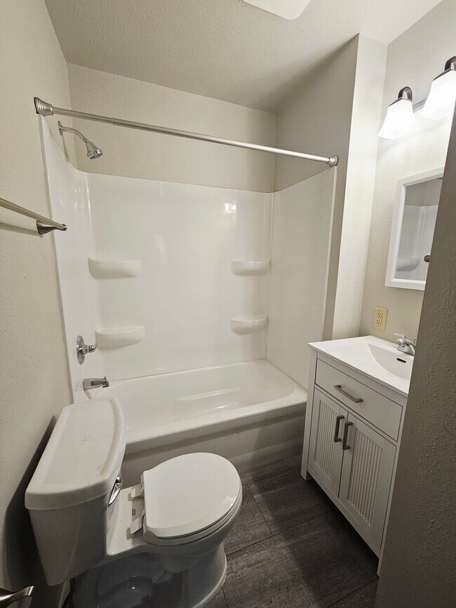 Foto del edificio - 4 BED | 1 BATH | SINGLE-FAMILY | NORTH | R...