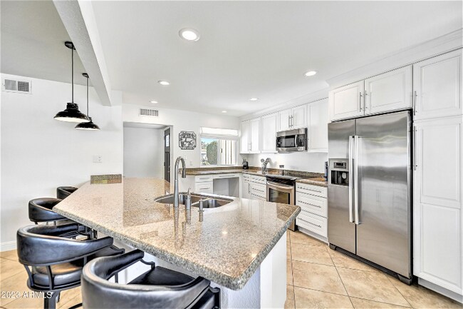 Foto del edificio - 1446 N McAllister Ave