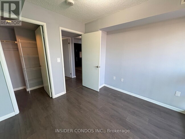 Building Photo - 800-800 Lawrence Ave W