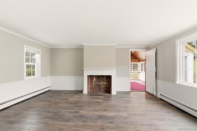 Foto del edificio - 327 W Neck Rd