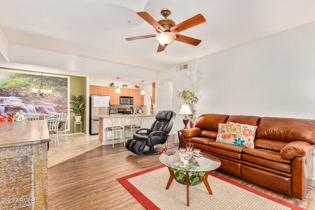 Foto del edificio - 10136 E Southern Ave
