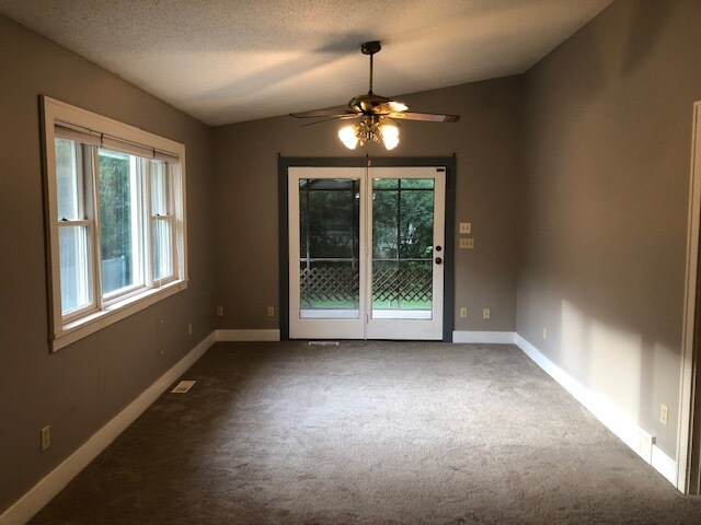 Foto del edificio - 121 Highland Dr