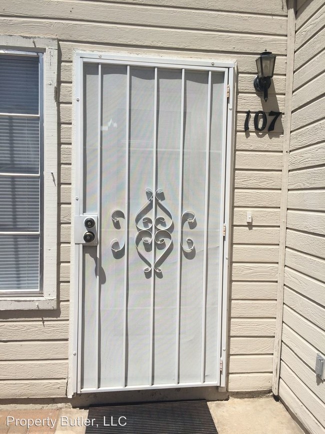 Building Photo - 2301 E University Dr