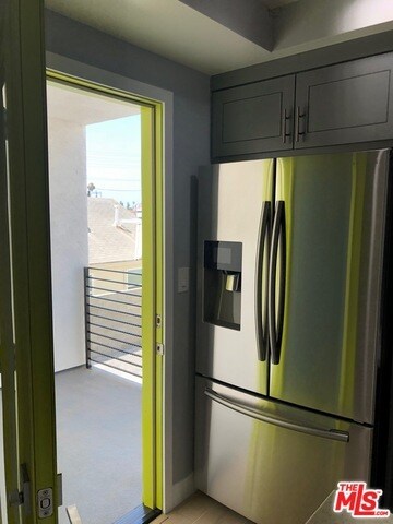 Foto principal - 1118 N Heliotrope Dr