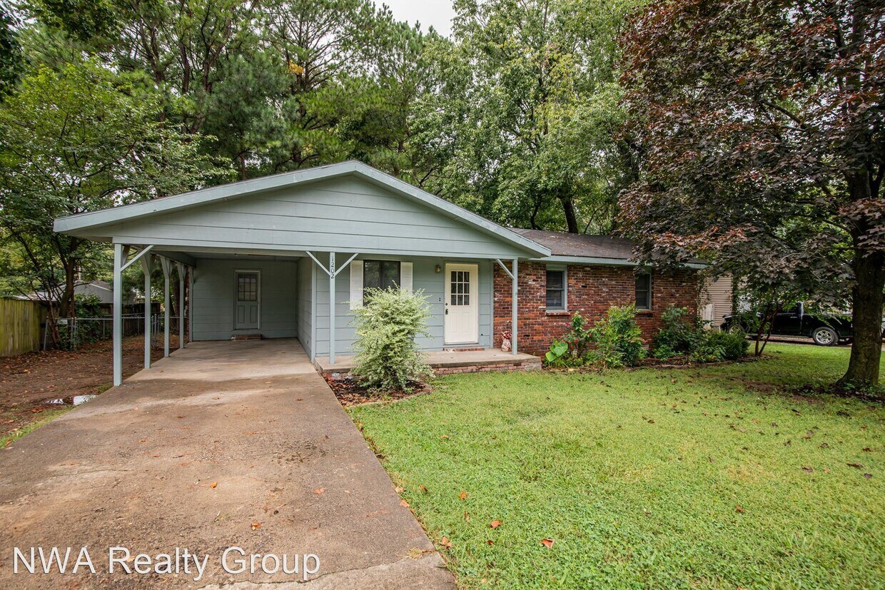 Foto principal - 3 br, 2 bath House - 1202 Royal Drive