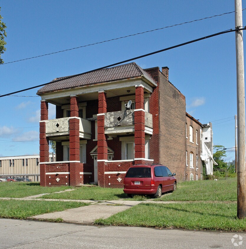 Building Photo - 5801 Hawthorne Ave