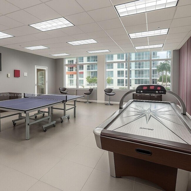 Building Photo - 1200 Brickell Bay Dr